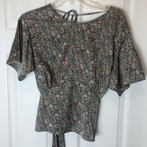 Topshop Cold Shoulder Open Back Beautiful Blouse. Size 6